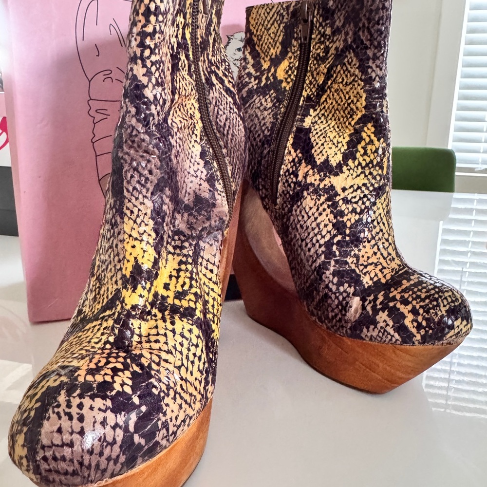 Jeffrey Campbell Rockaway Snake Skin Print Wooden Heels Cutout- 9W